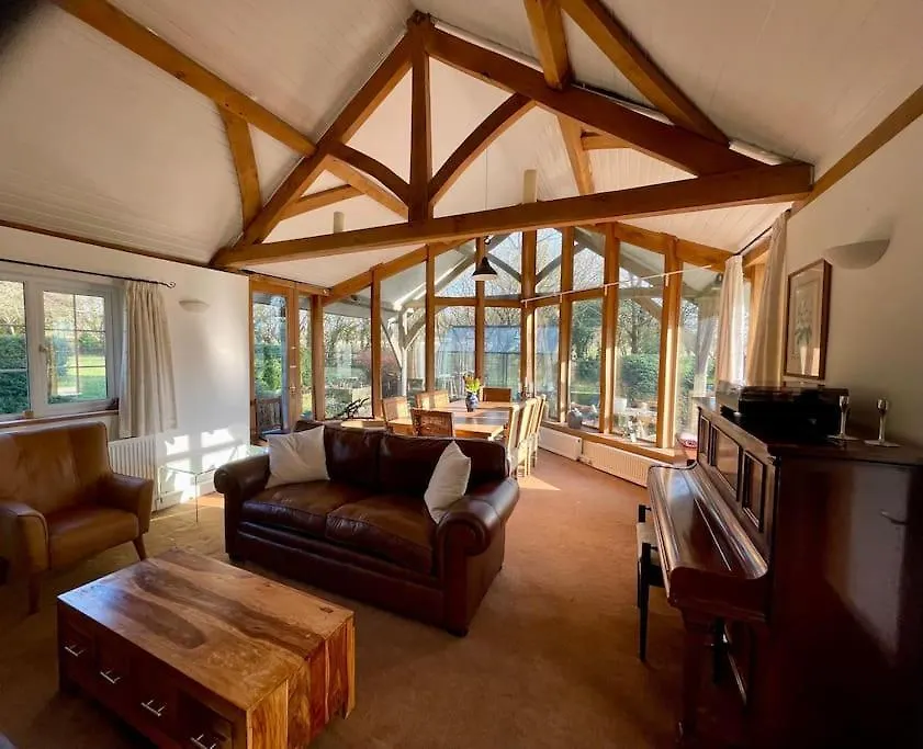 Entire Country Farmhouse Cardiff 0*,