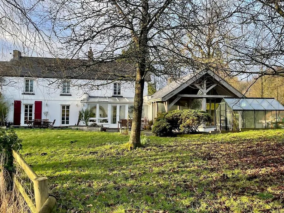 Entire Country Farmhouse Cardiff 0*,  United Kingdom