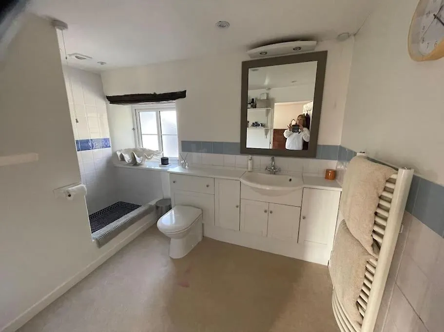 Entire Country Farmhouse Cardiff Holiday home