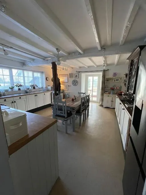 Entire Country Farmhouse Cardiff 0*,  United Kingdom